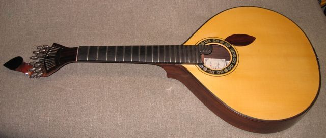 Vazquez-Fernandez
        Coimbra guitar